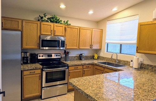 Monterra Knolls House | CASA GRIS-Heated spool-Bring your fur baby! Enjoy Naranja Park and bike trails.