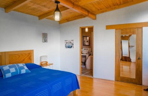 Uruapan Apartment | CASITA TECA jardín de esculturas junto al río