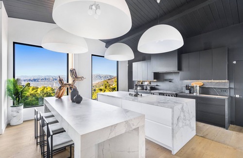 Hollywood Hills House | Caverna Estate - Luxury Hollywood Hills Estate w/Pool, Spa & Panoramic Views