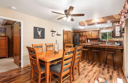 Sierra Cedars Cabin | Cedar Horn- Serene, Family Shaver Retreat