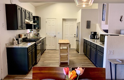 West Sedona House | Centrally located @ heart of Sedona w NEW HotTub, King & 2 Queens, Dog Friendly!