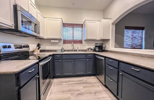 Fort Mohave House | Centrally Located River Home with Mountain Views!