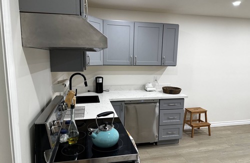 Wilshire Montana Apartment | Centrally located Santa Monica Studio