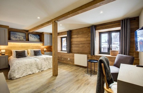 Plagne 1800 Ski Chalet | Chalet, 50m from resort center, 2nd floor, balcony, tv, ski locker, 150m², La Plagne
