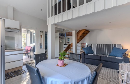 La Teste-de-Buch House | Chalet "Studio Bassin D'Arcachon" with Shared Pool, Private Terrace & Wi-Fi