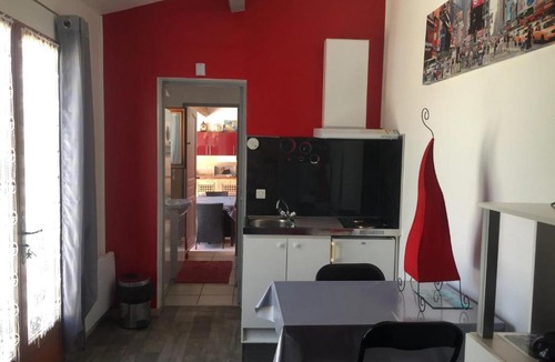 Sernhac Apartment | Charmant studio avec piscine partagée à Sernhac - 30 m²