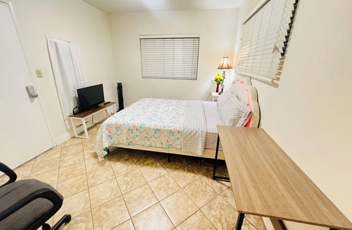 Lamanda Park House | Charming 1-master room house in welcoming San Gabriel with AC, WiFi
