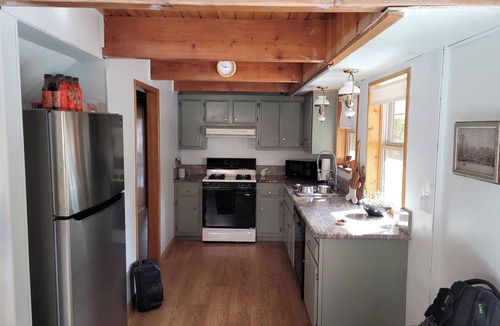 Fawnskin Cabin | Charming 2-bdrm cabin in Fawnskin, with Wifi & just a 5 minute walk to the lake