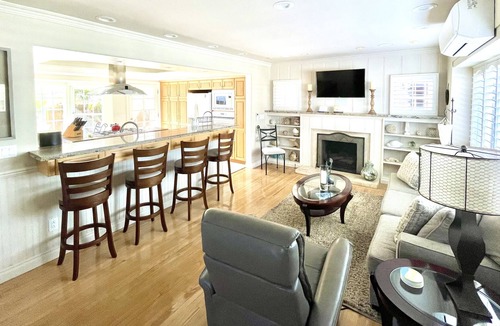 Hermosa Beach Cottage | Charming 2bd,2ba beach cottage steps from the sand