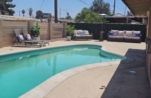 Downtown Las Vegas House | Charming 3-bedroom house with pool WiFi and AC in awesome Las Vegas. Enjoy
