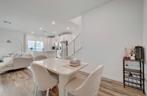 Las Vegas House | Charming 3B3B townhome with full bedroom and bathroom DOWNSTAIRS in Las Vegas