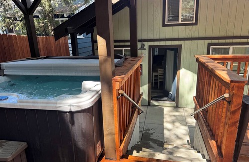Crestline House | Charming 4-bedroom house walking distance to downtown Crestline and Lake Gregory