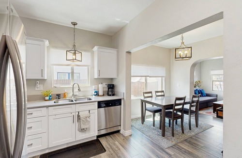 Sam Hughes House | Charming bungalow near U of A with central AC, WiFi, washer/dryer & kitchen