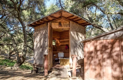 Topanga Cabin | Charming Cabin Ideal for Hikers and Nature Lovers in Topanga, California