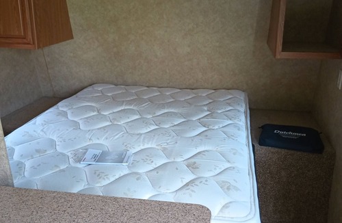 Parish House | Charming caravan with AC in Parish for a cozy getaway