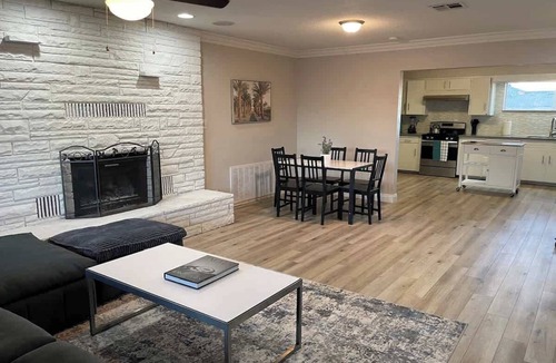 Henderson House | Charming & Chic: Your Stylish Oasis for a Month-Long Retreat
