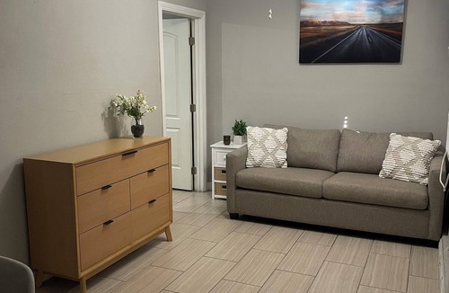 Sunrise Manor Apartment | Charming Guest House with private entrance