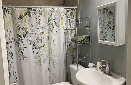 Sunrise Manor Apartment | Charming Guest House with private entrance