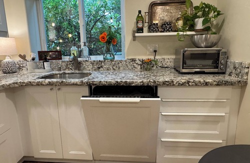 Auburn Bed & Breakfast | Charming Hideaway Retreat -Short Walk to Eateries/Canyon Long stays welcomed.