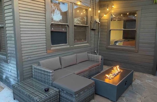 Coronado House | Charming Historic 1915 Bungalow next to Downtown
