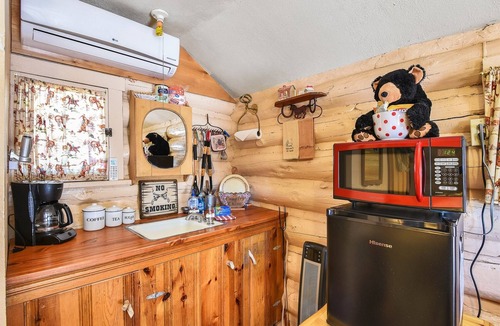 Parks House | Charming & Historical 1 Room Log Cabin /Forest Views/20 Minutes from Flagstaff