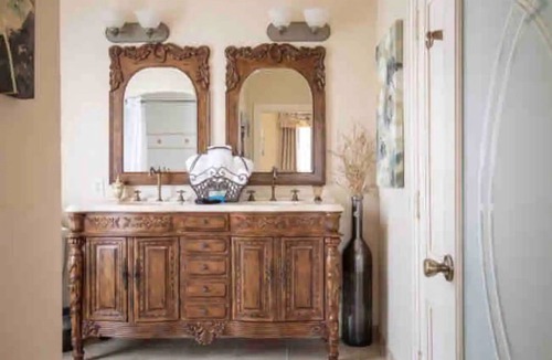 Salinas House | Charming King Suite Historic Mansion Near Monterey