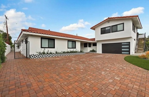 Ladera Heights House | Charming Luxury 3-bedroom house with Private Parking in welcoming Ladera Heights