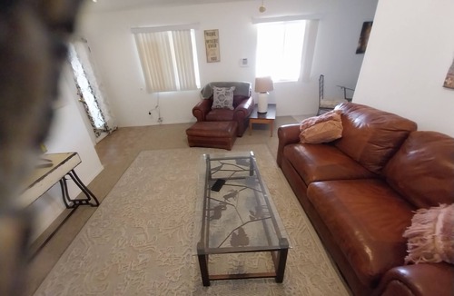Pomerene House | Charming, Modern, Stylish 4-bedroom house with AC 1 mile off Interstate 10