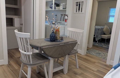 Murray House | Charming Murray Home 2 bed/1 bath 20 min to ski/hike or downtown. 5 min to IMC.