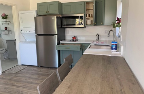 Northridge Apartment | Charming New studio with WiFi and AC in delightful Northridge