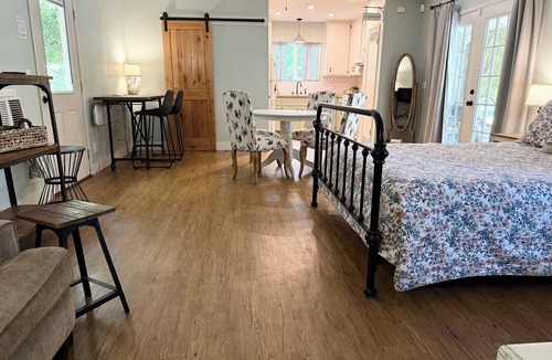 Chico Apartment | Charming Orchard Cottage…Pet Friendly!