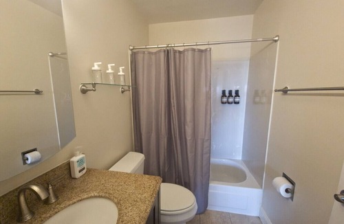 Old San Leandro Apartment | Charming private room in condo