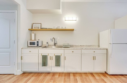 Lake Las Vegas Apartment | Charming Retreat on Lake Las Vegas w/Pool Access!
