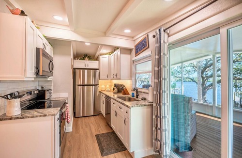 Sebastian Cottage | Charming Riverfront 2/2 Cottage with Private Docks, Wifi, Cable, and A/C
