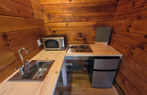 Waterloo Cabin | Charming Rustic Cabin #5 near canal