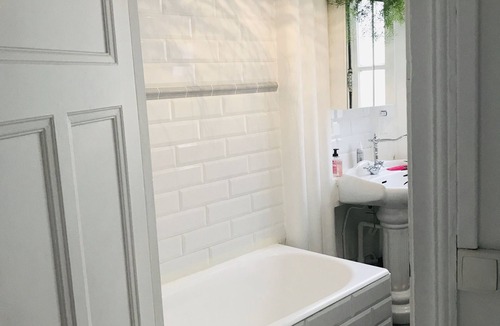 Montmartre Apartment | Charming studio between Abbesses and Place du Tertre