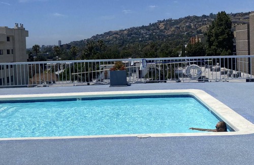 Hollywood Villa | Charming Studio Steps from Hollywood Walk of Fame and Runyon Canyon
