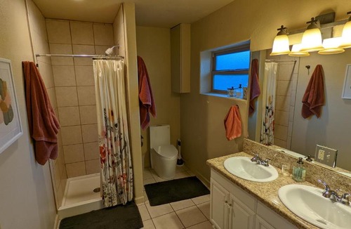 Coconino Estates House | Cheerful Master Suite w/ Private Entrance