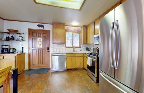 Arrowhead Villas Cabin | Cheery cabin with gas grill, patio, deck, outdoor space, & near lake