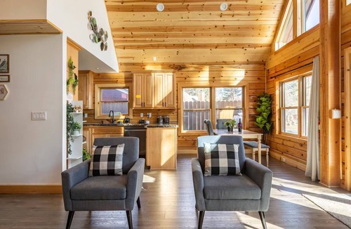 Peter Pan Cabin | Chia's Cabin — Big Bear 4BR Pet-Friendly Retreat with Fenced Yard