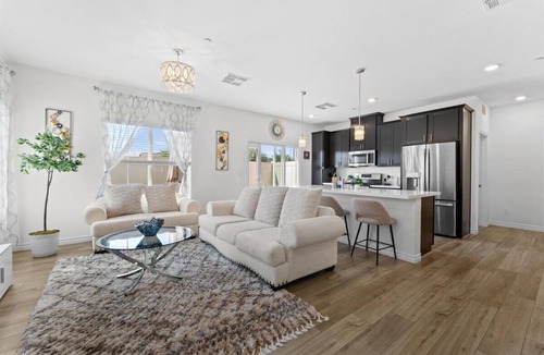 Calico Ridge House | Chic 3-bedroom townhome with AC in Henderson
