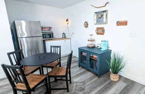Lincoln Acres House | Chic Bay Home~2 Full Baths~Walk to GaylordResort~Mins to San Diego Zoo & beaches