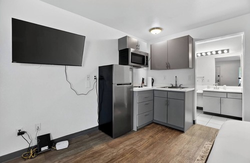 Las Vegas Apartment | Chic furnished studio with inviting modern decor