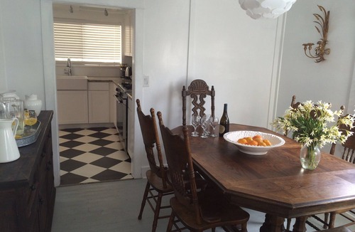 Three Rivers House | Chic Historic Cottage in the Heart of 3 Rivers-close to SNP, Hot Tub, Love dogs!
