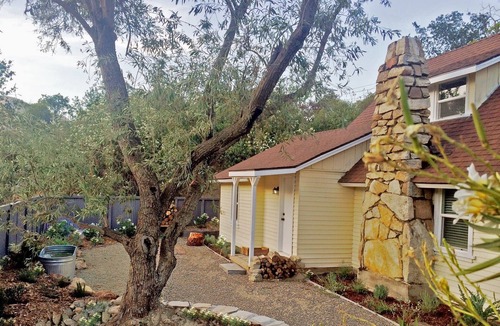 Three Rivers House | Chic Historic Cottage in the Heart of 3 Rivers-close to SNP, Hot Tub, Love dogs!