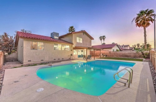 Chinatown House | Chinatown Vegas Pool & Spa Retreat Close to Strip