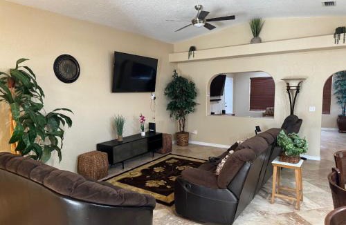 Havasu Foothill Estates House | Chippy, Saltwater pool & Hot tub