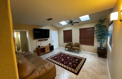 Havasu Foothill Estates House | Chippy, Saltwater pool & Hot tub