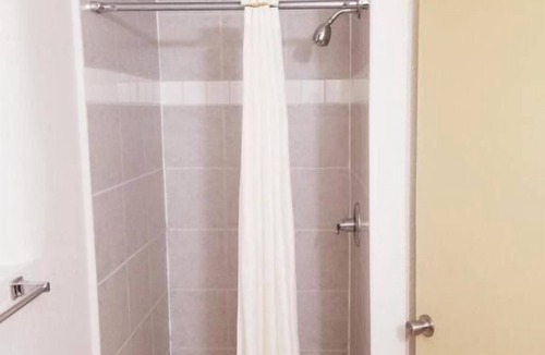 Williams House | Classic Route 66 Lodging with Free Breakfast & Parking, Bearizona Wildlife Park!