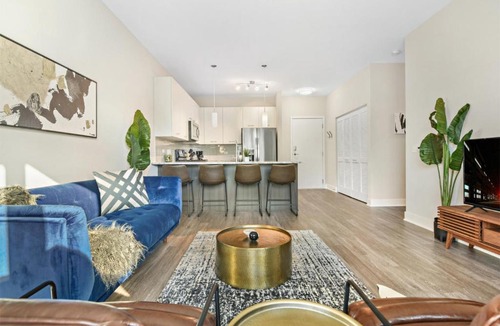 Forestview Apartment | Classy & Peaceful 2BR Apt in Oakbrook OAK23